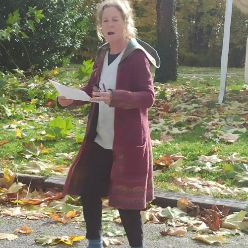 Patricia arbeitet wegen Schulterverletzung im Service